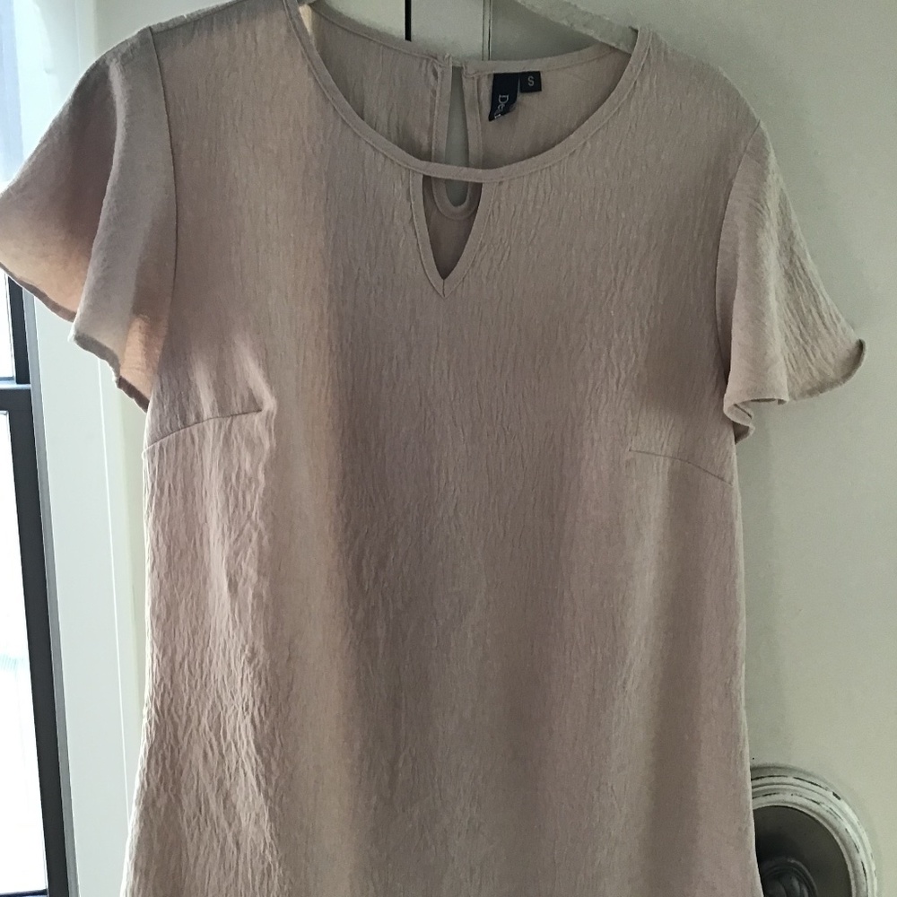 Dealmore flutter short sleeve top, Size Small, Color Taupe